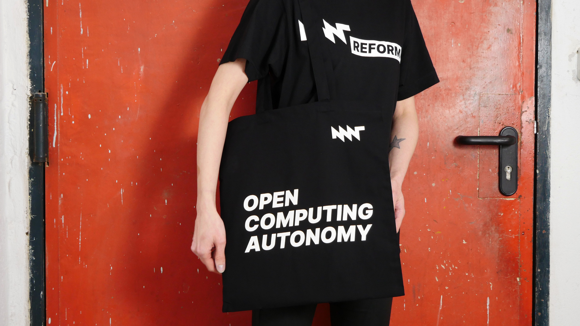 MNT Tote Bag Open Computing Autonomy - Front