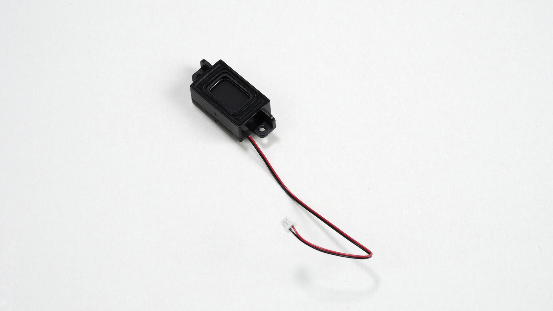 photo of the MNT Pocket Reform speaker with cable