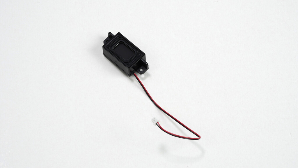 photo of the MNT Pocket Reform speaker with cable